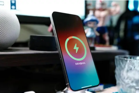 务川苹果15换屏服务分享用什么充电器给iPhone15充电更好 